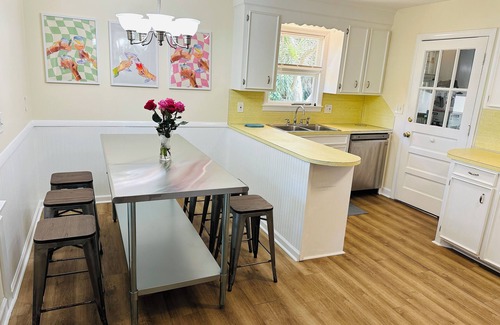 Folly Beach Casa | SunsetShack Folly Beach House on Pond --PET FRIENDLY - 1 cuadra de la playa