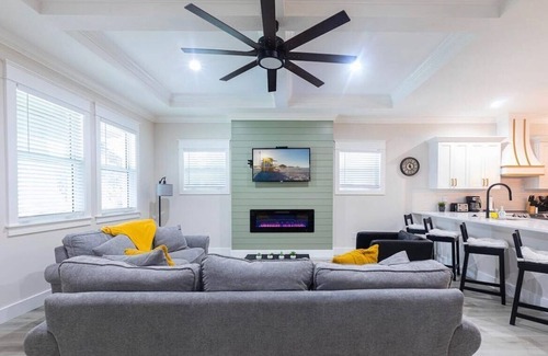 Seminole Heights Casa | Sunshine Bungalow in Tampa Florida - Vacation Rental