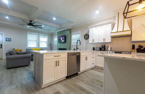 Seminole Heights Casa | Sunshine Bungalow in Tampa Florida - Vacation Rental