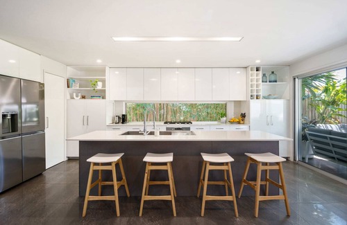 Warana Casa | Sunshine Coastal Retreat - Stroll to the Shoreline