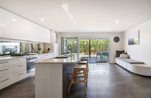 Warana Casa | Sunshine Coastal Retreat - Stroll to the Shoreline
