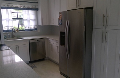 Boynton Beach Casa | Sunshine Haus - Clean & Quiet - Minutes to Beach or Shopping