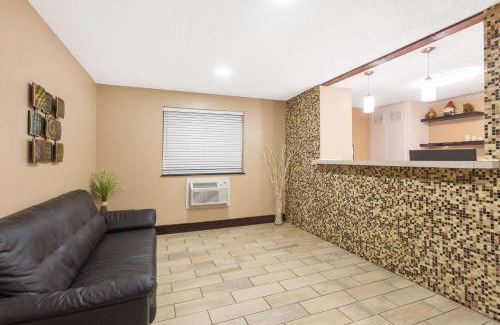 Columbus Hotel | Super 8 by Wyndham Columbus Airport