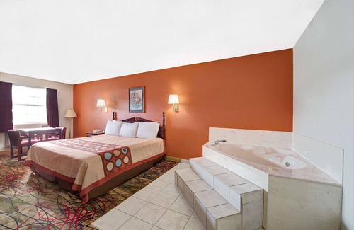 Dallas Hotel | Super 8 by Wyndham Dallas South