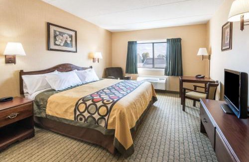 Henrietta Hotel | Super 8 by Wyndham Henrietta/Rochester Area