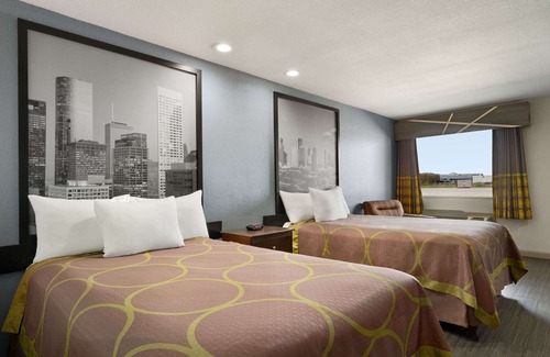 Northside Hotel | Super 8 by Wyndham Houston/Downtown/I-610