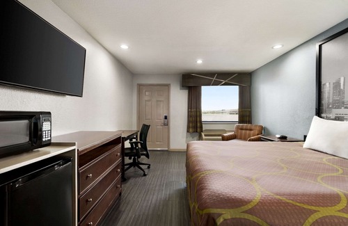 Northside Hotel | Super 8 by Wyndham Houston/Downtown/I-610