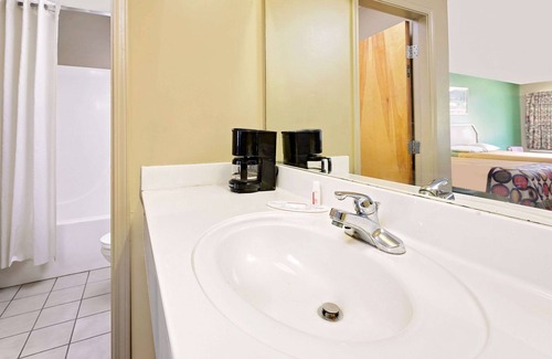 Kosciusko Hotel | Super 8 by Wyndham Kosciusko