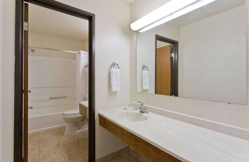 California Hotel | Super 8 by Wyndham Lexington Park/California Area