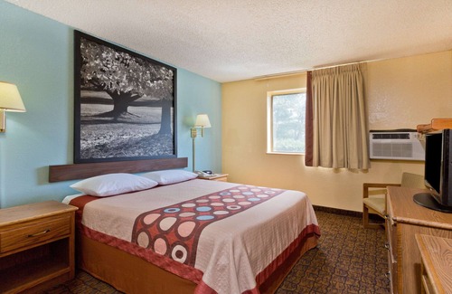 California Hotel | Super 8 by Wyndham Lexington Park/California Area