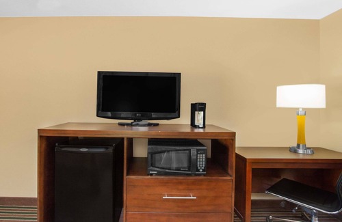 Bellevue Hotel | Super 8 by Wyndham Nashville West