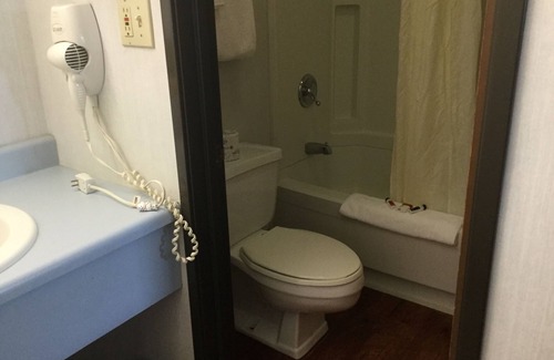 Petoskey Hotel | Super 8 by Wyndham Petoskey