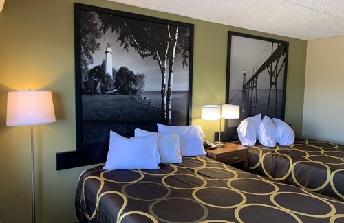 Petoskey Hotel | Super 8 by Wyndham Petoskey