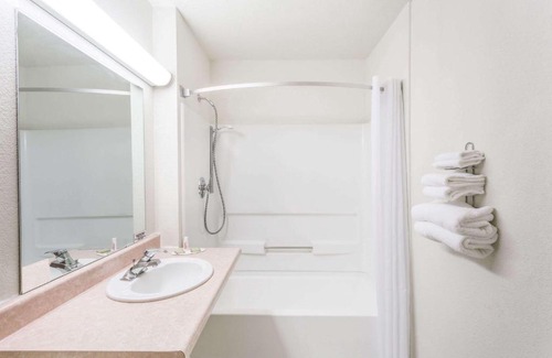 North Mountain Hotel | Super 8 by Wyndham Phoenix Metro North