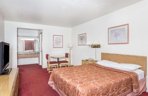 North Mountain Hotel | Super 8 by Wyndham Phoenix Metro North