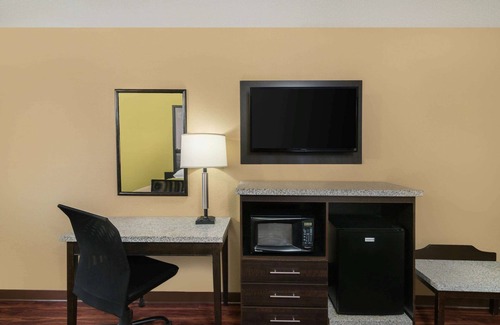 Northeast Raleigh Hotel | Super 8 by Wyndham Raleigh North East