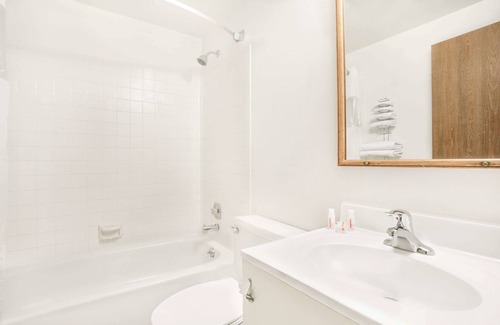 Riverton Hotel | Super 8 by Wyndham Riverton