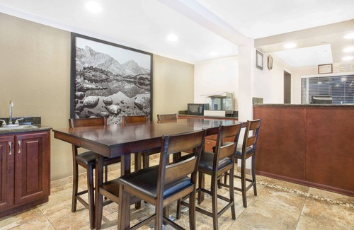 Riverton Hotel | Super 8 by Wyndham Riverton