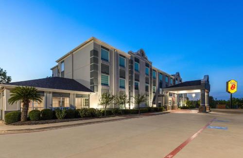 San Antonio Hotel | Super 8 by Wyndham San Antonio/Alamodome Area