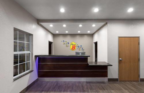 San Antonio Hotel | Super 8 by Wyndham San Antonio/Alamodome Area