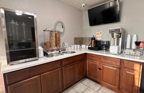 Smithville Hotel | Super 8 by Wyndham Smithville Kansas City