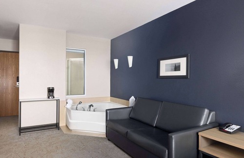 Bellefeuille Hotel | Super 8 by Wyndham St-Jerome