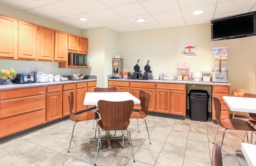 Sault Ste. Marie Hotel | Super 8 by Wyndham Sault Ste. Marie