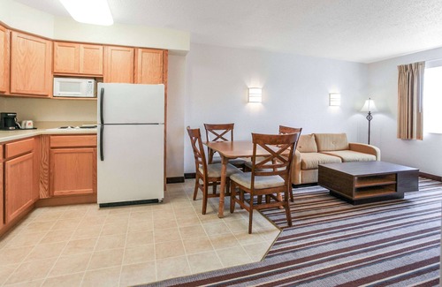 Sault Ste. Marie Hotel | Super 8 by Wyndham Sault Ste. Marie