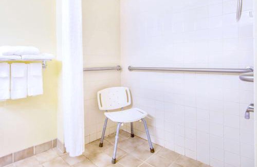 Wheeling Hotel | Super 8 by Wyndham Wheeling WV