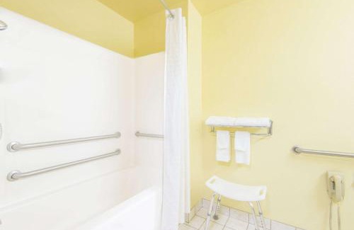 Wheeling Hotel | Super 8 by Wyndham Wheeling WV