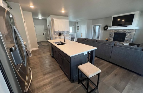 De Pere Casa | SUPER convenient 3-Bedroom House: Close to Lambeau Field, Airport, Restaurants