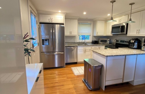 Oak Square Casa | super convenient 3-bedroom 2-bath house with Backyard in Boston