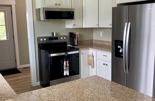 Dry Ridge Casa | Super cute and Cozy 2-bedroom house with AC and WiFi in dry ridge