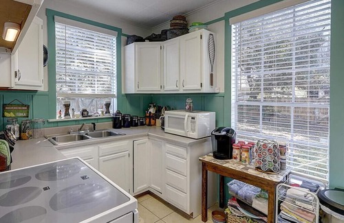 Fulton Casa | SUPER CUTE! COASTAL BEND COTTAGE! Book now-September, October, November dates!
