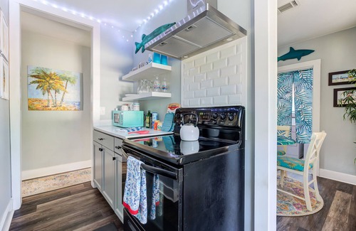 Bellview Casa | Super Fun Family Bungalow - Hot Tub - Yard Games - Seasonal Cowboy pool