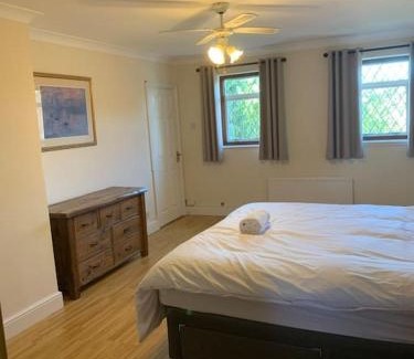 St Ives Casa | Super King Bed Suite, Executive office, fast WiFi, free parking