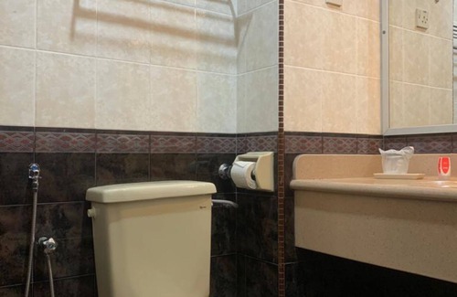 Mentakab Hotel | Super OYO Capital O 90146 Alh Continental Resort