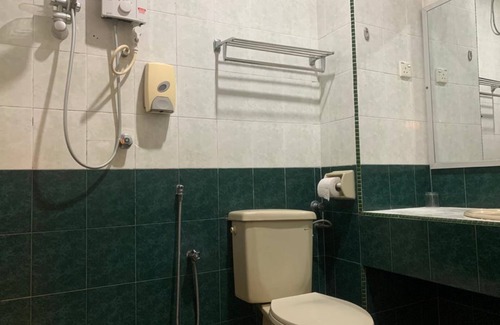 Mentakab Hotel | Super OYO Capital O 90146 Alh Continental Resort