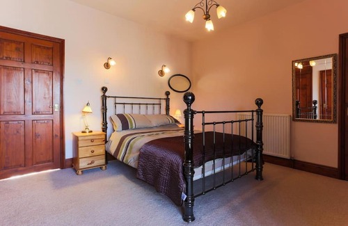 Newquay Casa | Super Spacious Country house pet/party friendly.