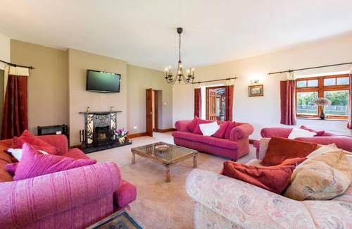 Newquay Casa | Super Spacious Country house pet/party friendly.