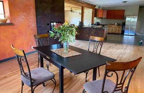 San Lorenzo Casa | Super Swank Family Gathering 5 Bedroom Big Kitchen