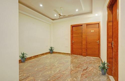 Vaishali Hotel | Super Townhouse Lucky Grand Palace