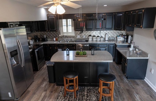 Drake Casa | Superb 4-bedroom house with AC in Woodburn