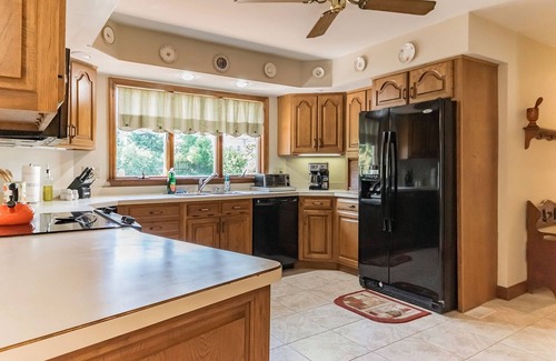 Barboursville Casa | Magnífica casa de vacaciones colonial británica, invernadero, terraza al aire libre, jardín tropical