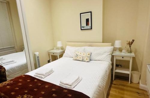 Pembridge Apartamento | Superb location, Delightful 2 DBL bed-1 minute to Notting Hill Tube & Portobello Rd