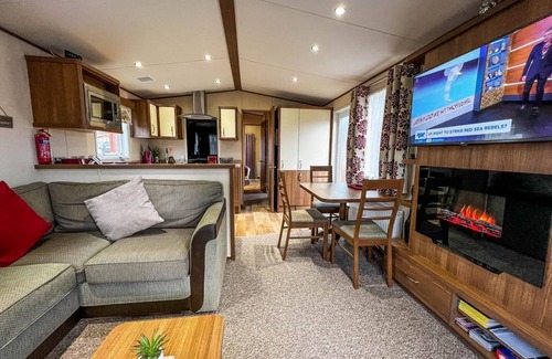 Haveringland Casa | Alojamiento de lujo en el parque Haveringland cerca de los grandes lagos de pesca, Norwich ref 16018