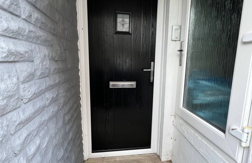 Ammanford Apartamento | Superb Three Bed Garnant Flat!