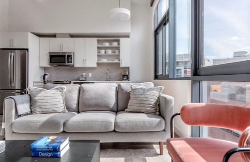 West End Apartamento | Superb West End 1BR w/ Rooftop Pool, Walk to Nightlife, by Blueground
