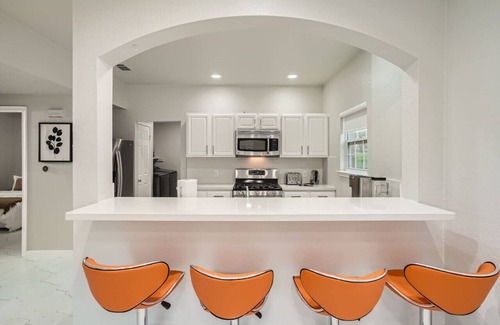 Foster Heights Casa | Superb White Modern Farm House