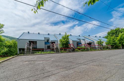 Stoneham Apartamento | Superbe condo face aux pentes de ski Stoneham!